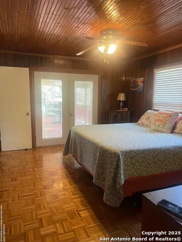 272 Lakeshore Dr Bandera, TX 78003