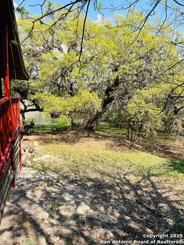 272 Lakeshore Dr Bandera, TX 78003