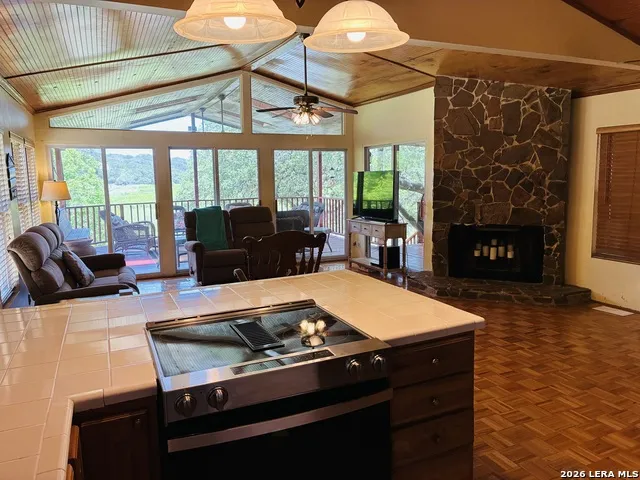 272 Lakeshore Dr Bandera, TX 78003