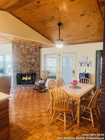 272 Lakeshore Dr Bandera, TX 78003