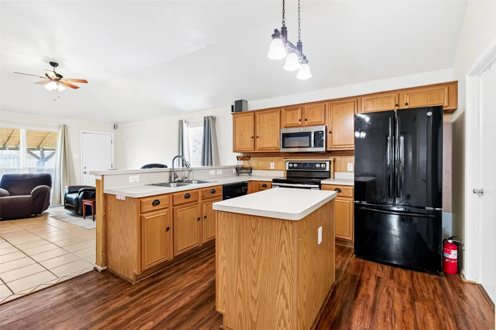 825 Rowdy Drive Royse City, TX 75189