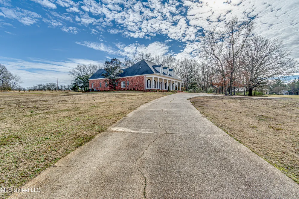 200 Cripple Creek Road Canton, MS 39046