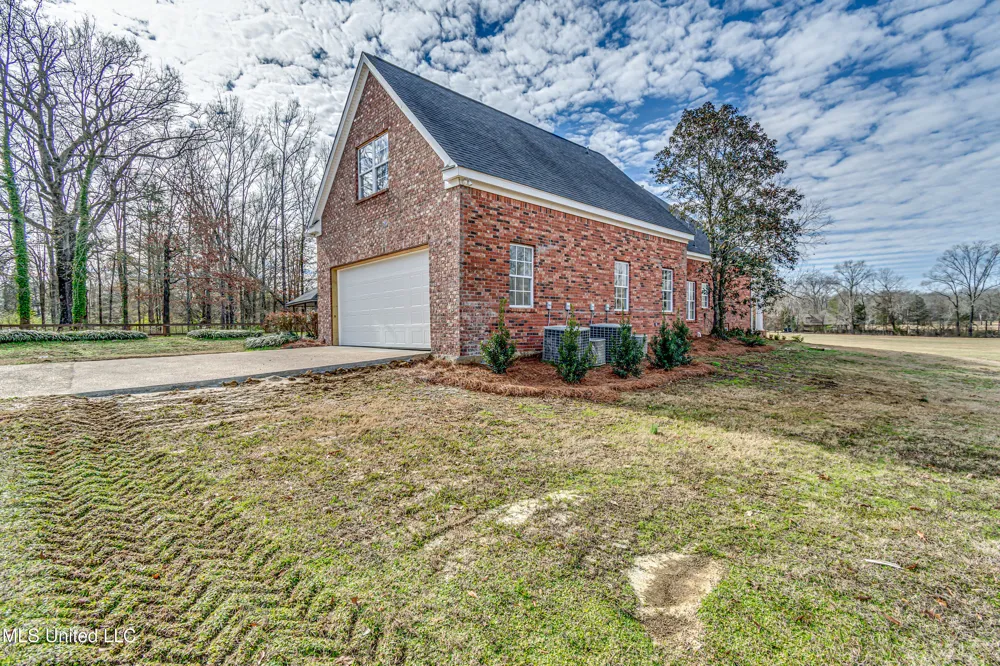200 Cripple Creek Road Canton, MS 39046