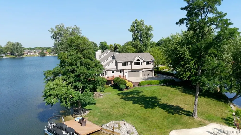 9669 Steephollow Drive White Lake Charter Township, MI 48386