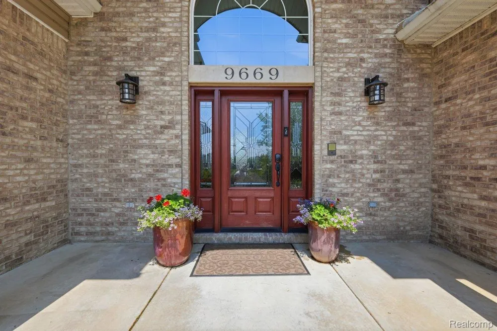 9669 Steephollow Drive White Lake Charter Township, MI 48386
