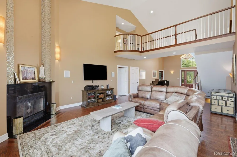 9669 Steephollow Drive White Lake Charter Township, MI 48386