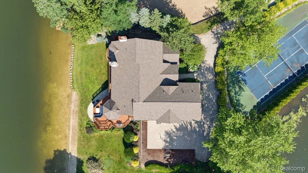9669 Steephollow Drive White Lake Charter Township, MI 48386