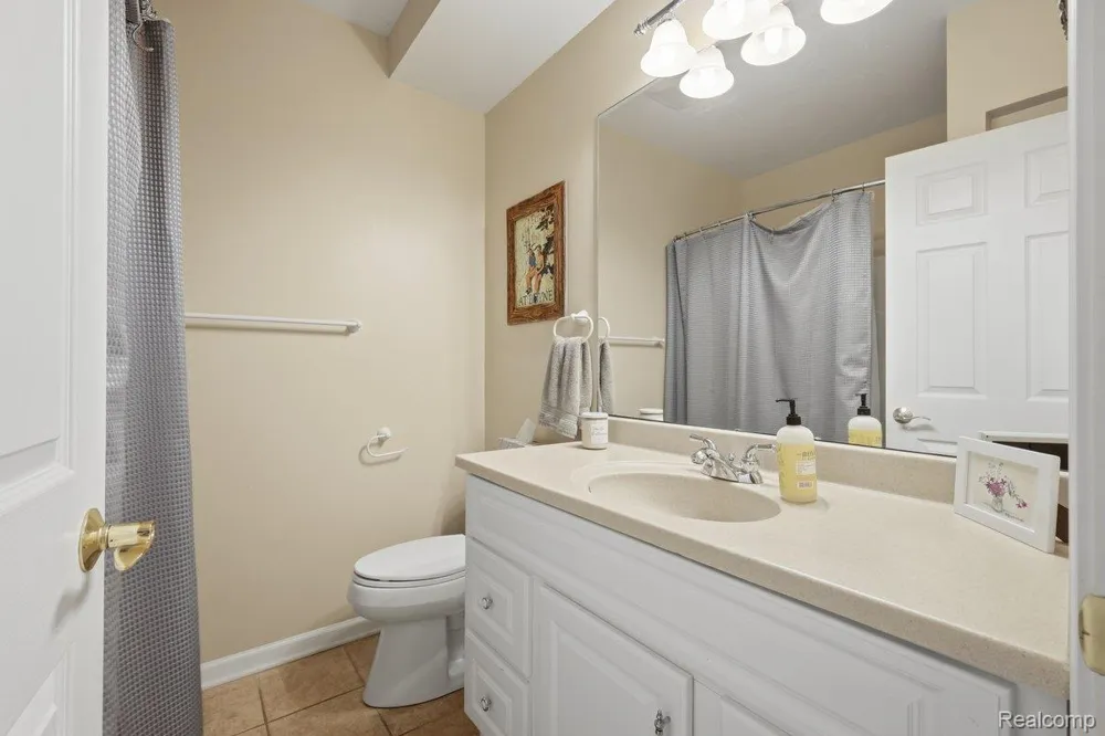 9669 Steephollow Drive White Lake Charter Township, MI 48386