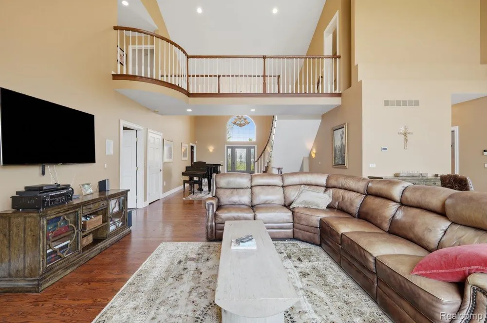 9669 Steephollow Drive White Lake Charter Township, MI 48386