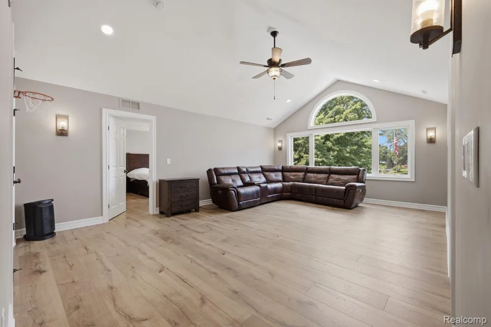 9669 Steephollow Drive White Lake Charter Township, MI 48386