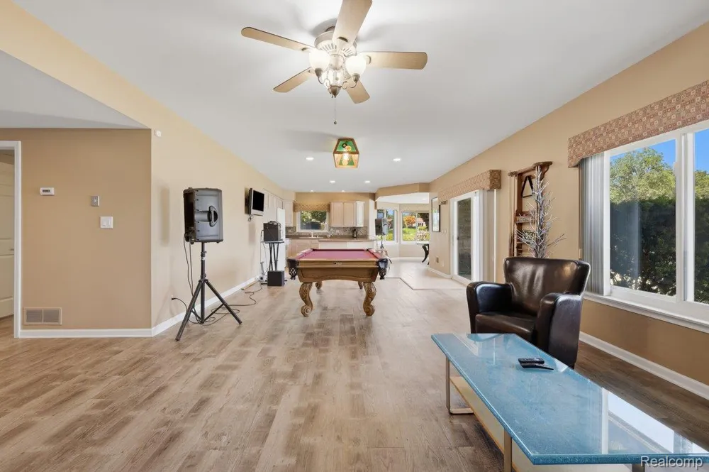 9669 Steephollow Drive White Lake Charter Township, MI 48386