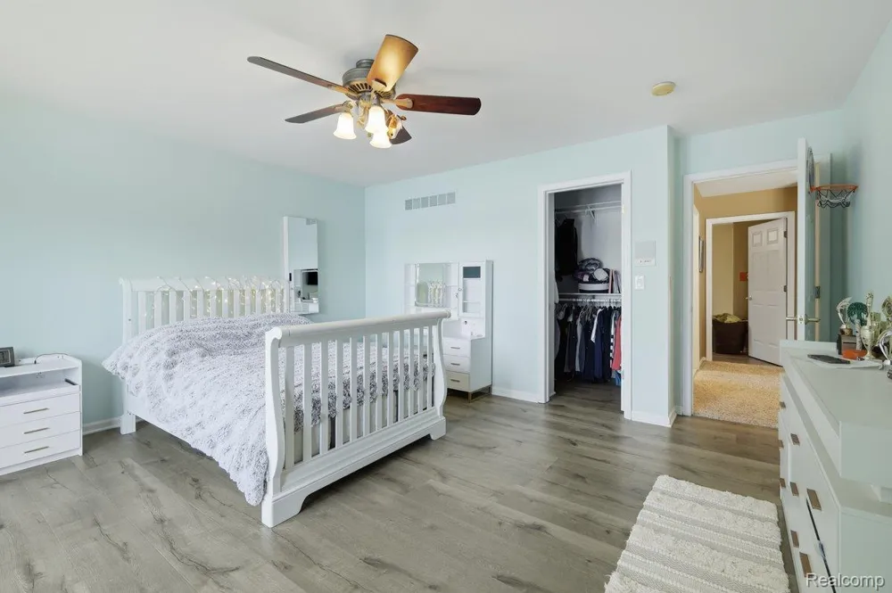 9669 Steephollow Drive White Lake Charter Township, MI 48386