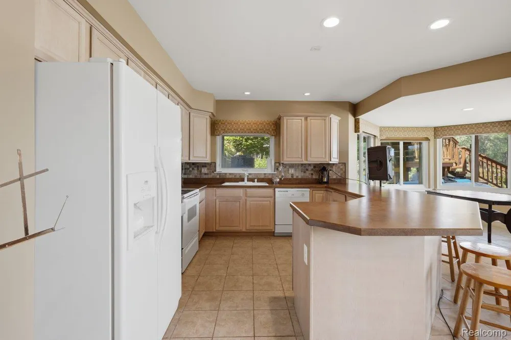 9669 Steephollow Drive White Lake Charter Township, MI 48386