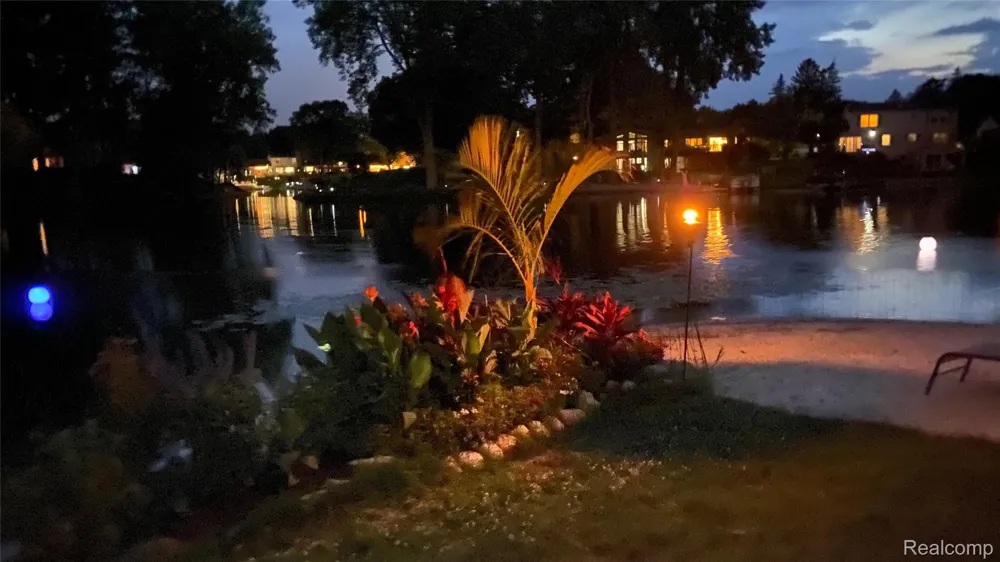 9669 Steephollow Drive White Lake Charter Township, MI 48386