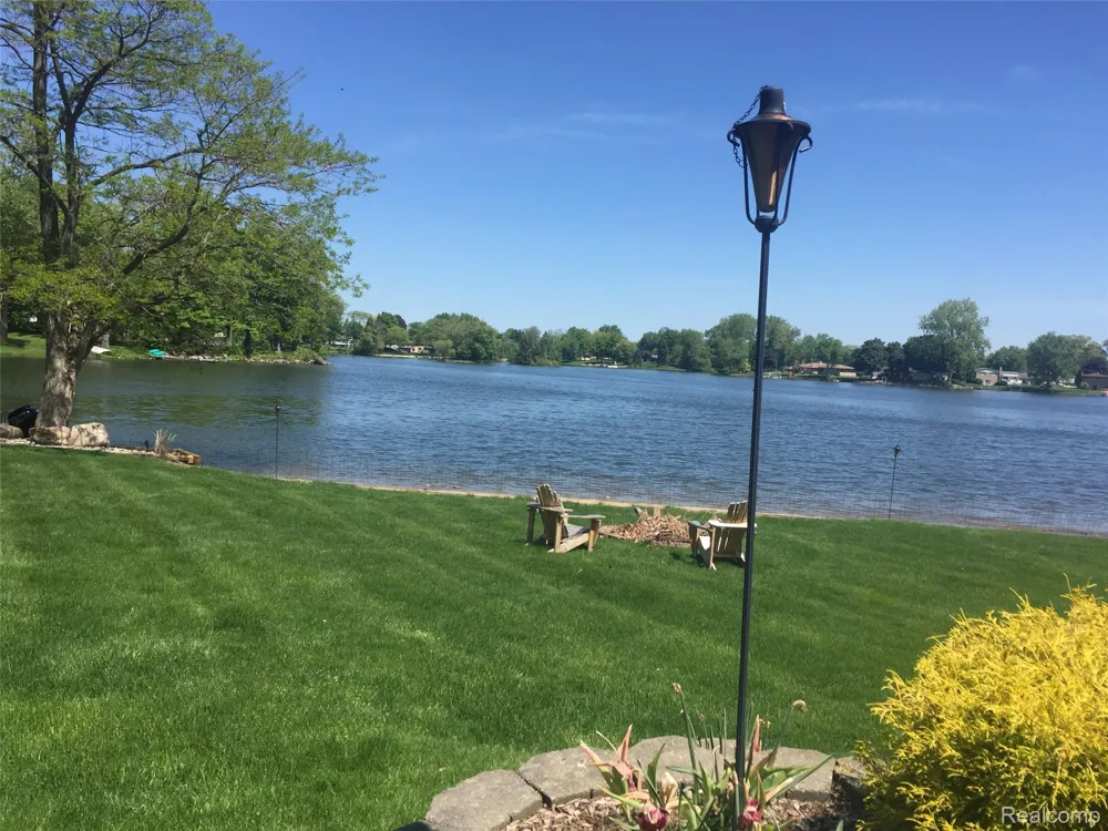 9669 Steephollow Drive White Lake Charter Township, MI 48386