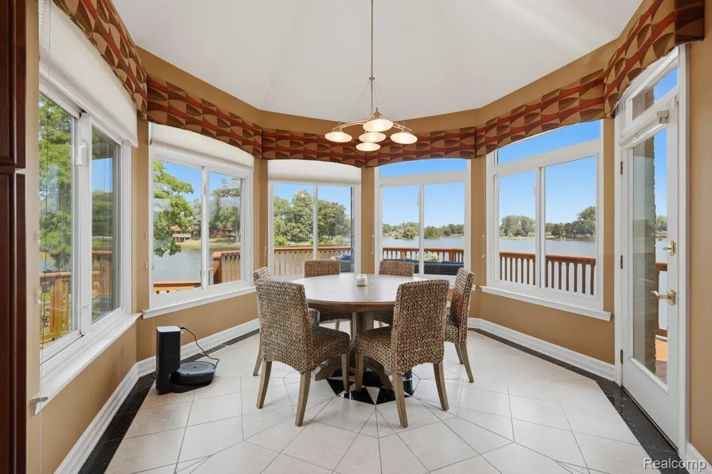 9669 Steephollow Drive White Lake Charter Township, MI 48386
