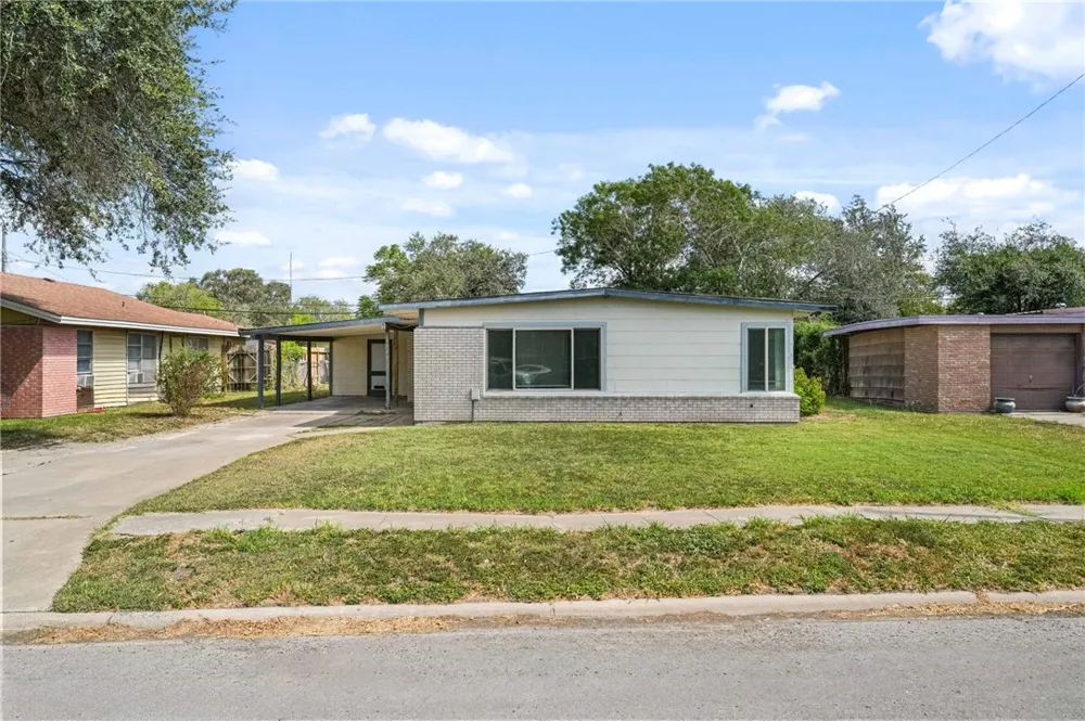 1514 E Johnston Avenue Kingsville, TX 78363