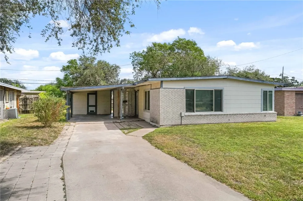1514 E Johnston Avenue Kingsville, TX 78363