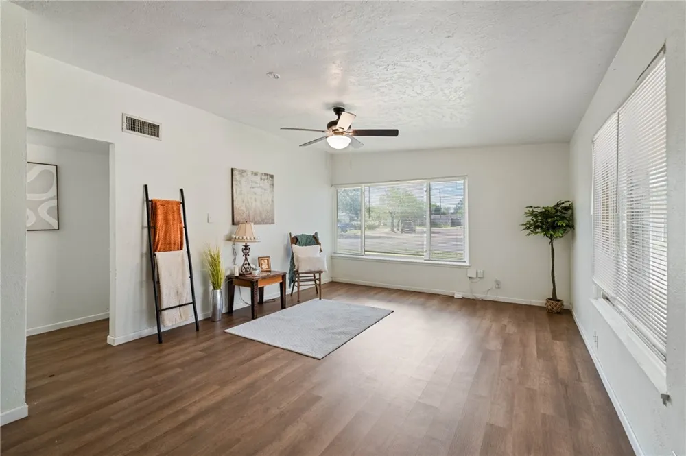 1514 E Johnston Avenue Kingsville, TX 78363