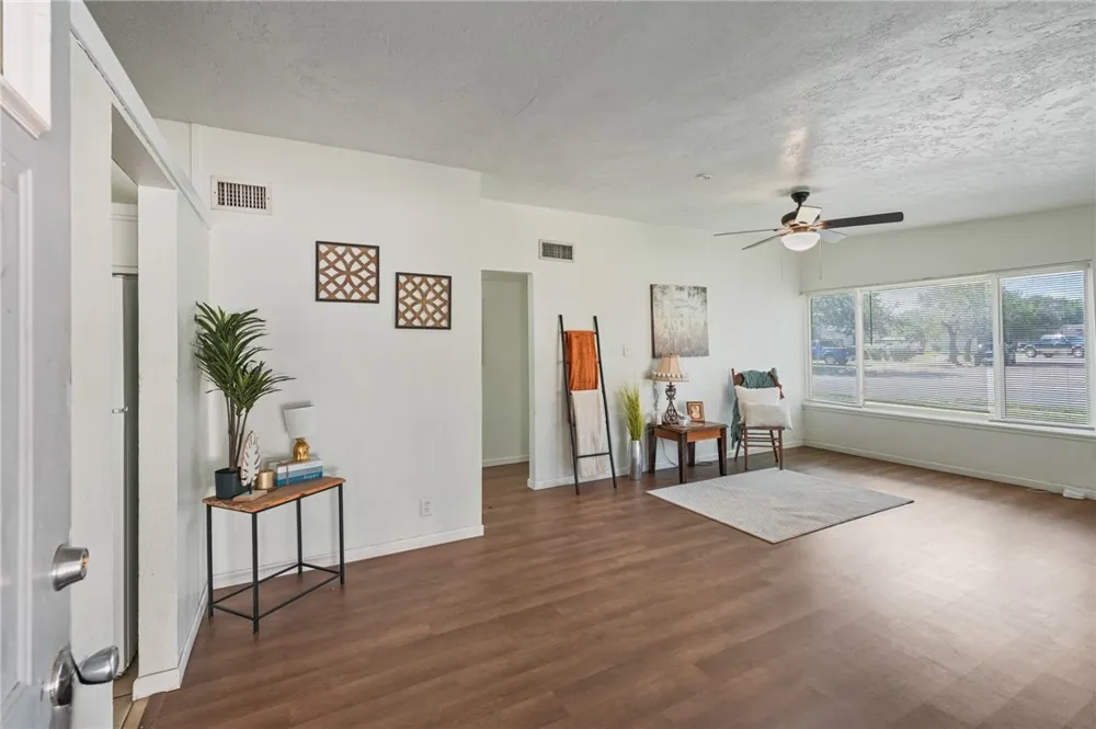1514 E Johnston Avenue Kingsville, TX 78363