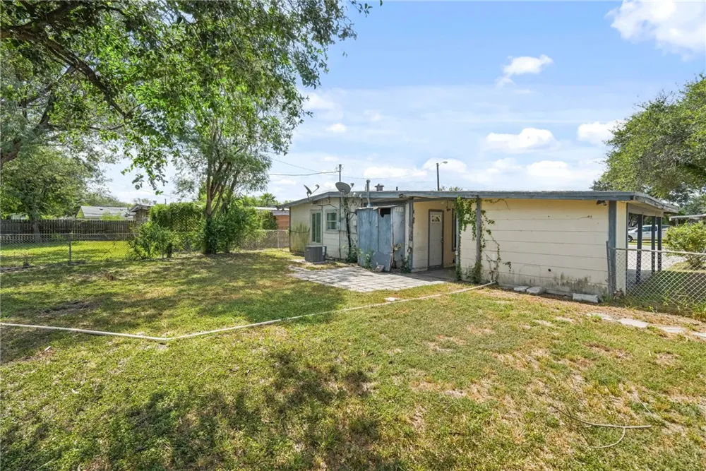 1514 E Johnston Avenue Kingsville, TX 78363