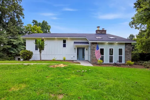 8804 Point South Lane