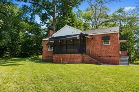 2115 S Andrews Circle