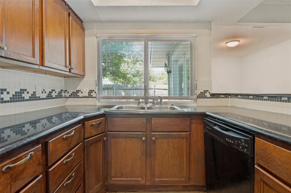 203 Trinidad Drive Grand Prairie, TX 75052