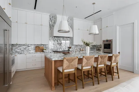 6533 Del Norte Lane