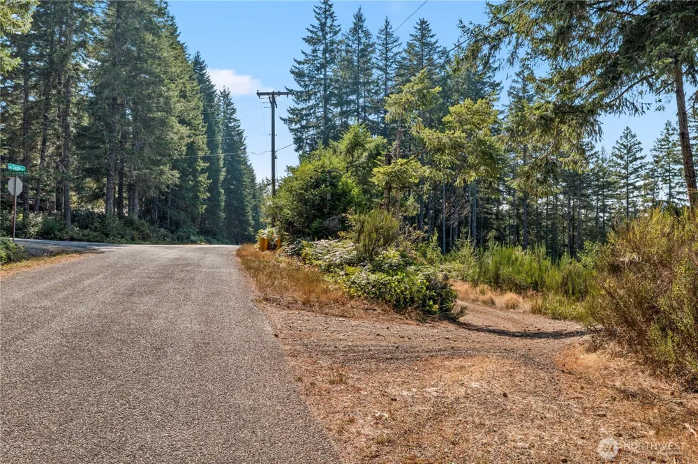 261 NE Circle Drive Tahuya, WA 98588