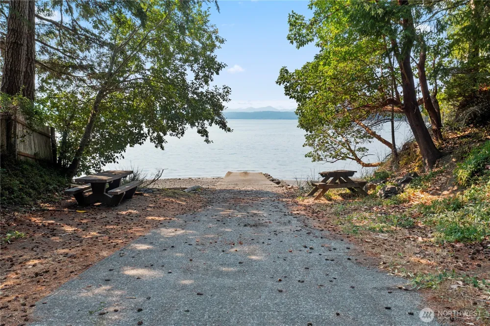 261 NE Circle Drive Tahuya, WA 98588