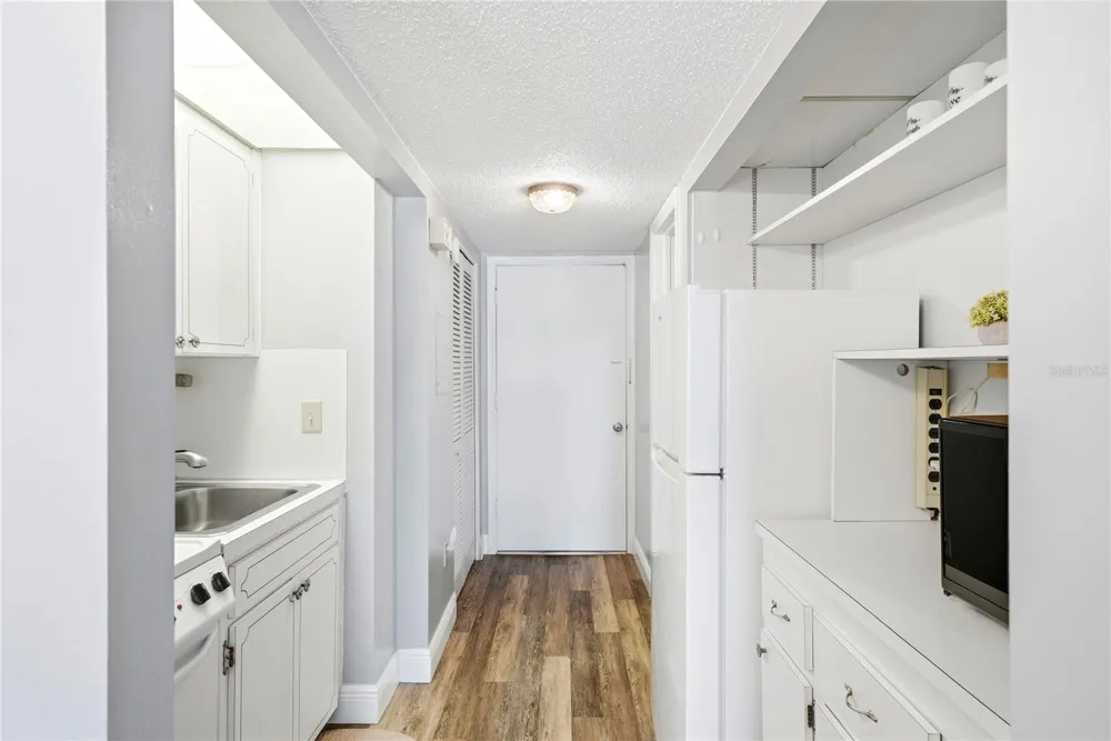 4725 COVE CIRCLE #306 St Petersburg, FL 33708