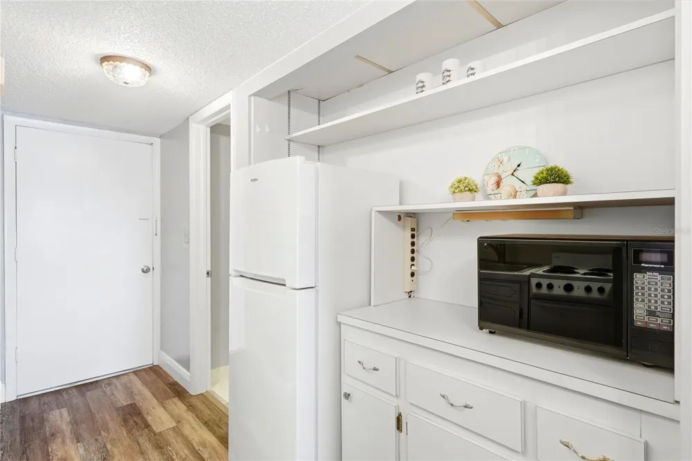 4725 COVE CIRCLE #306 St Petersburg, FL 33708