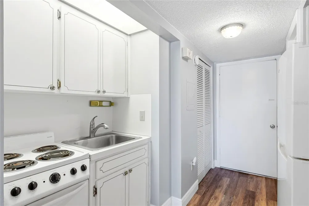 4725 COVE CIRCLE #306 St Petersburg, FL 33708