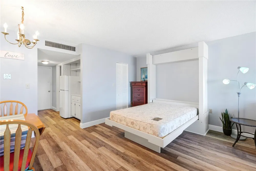 4725 COVE CIRCLE #306 St Petersburg, FL 33708