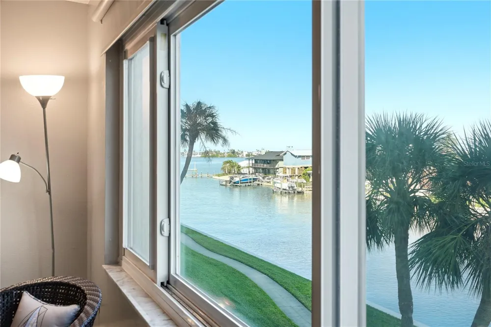 4725 COVE CIRCLE #306 St Petersburg, FL 33708