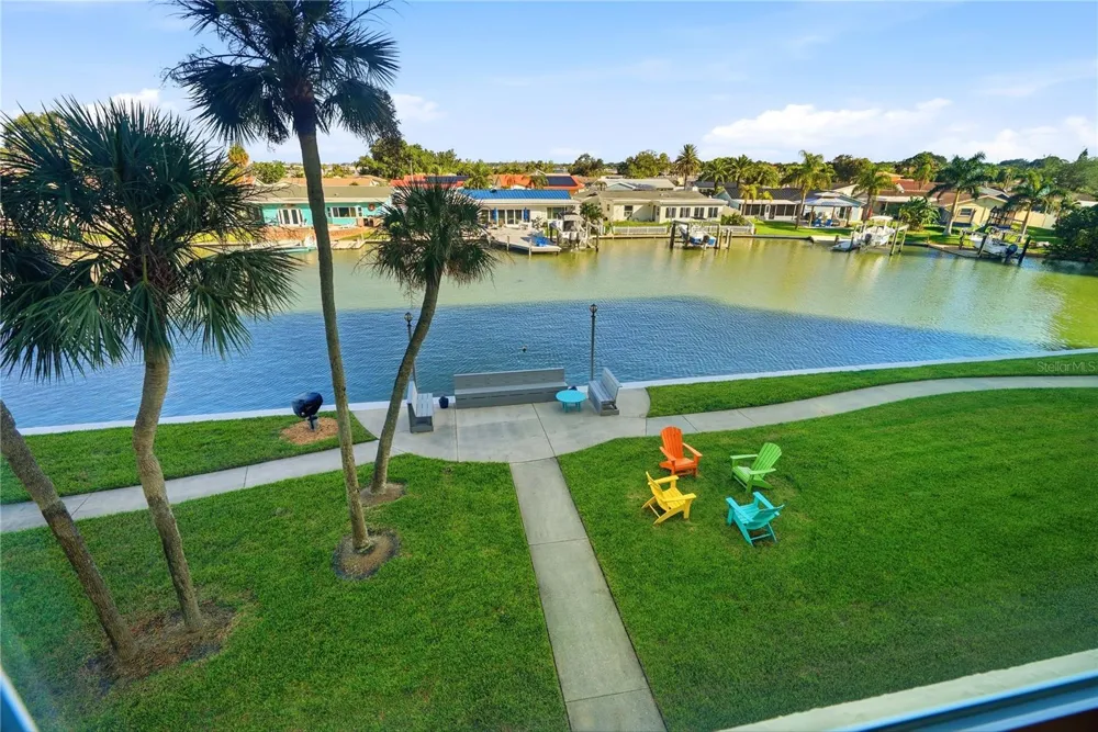 4725 COVE CIRCLE #306 St Petersburg, FL 33708