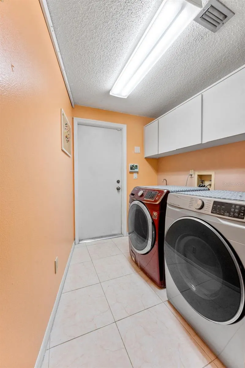 15923 ELLSWORTH DRIVE Tampa, FL 33647