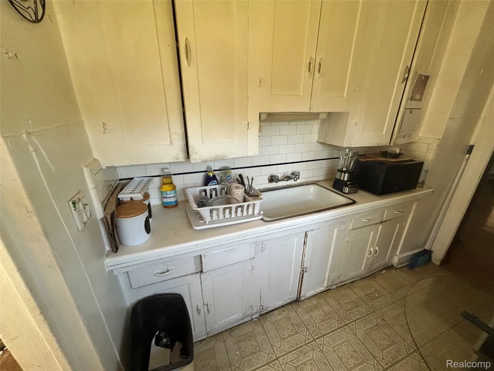 221 Campbell Street River Rouge City, MI 48218