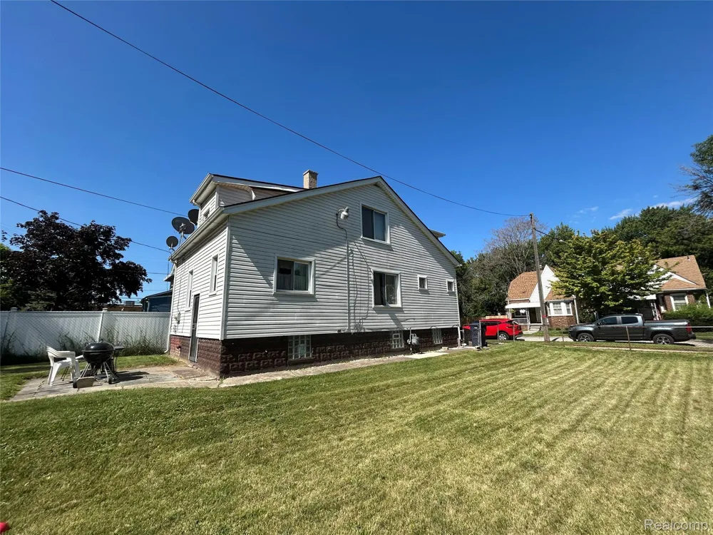 221 Campbell Street River Rouge City, MI 48218