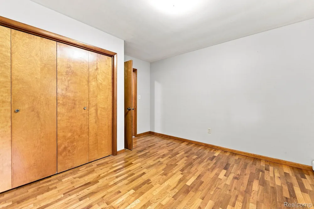 25 E Oakwood Road Oxford Charter Township, MI 48371