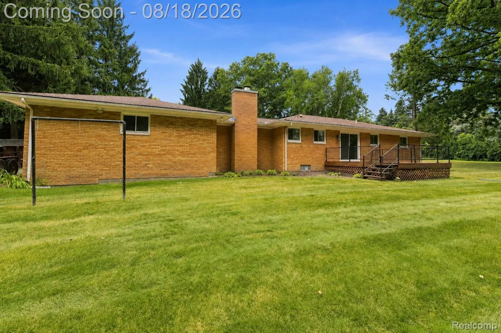 25 E Oakwood Road Oxford Charter Township, MI 48371