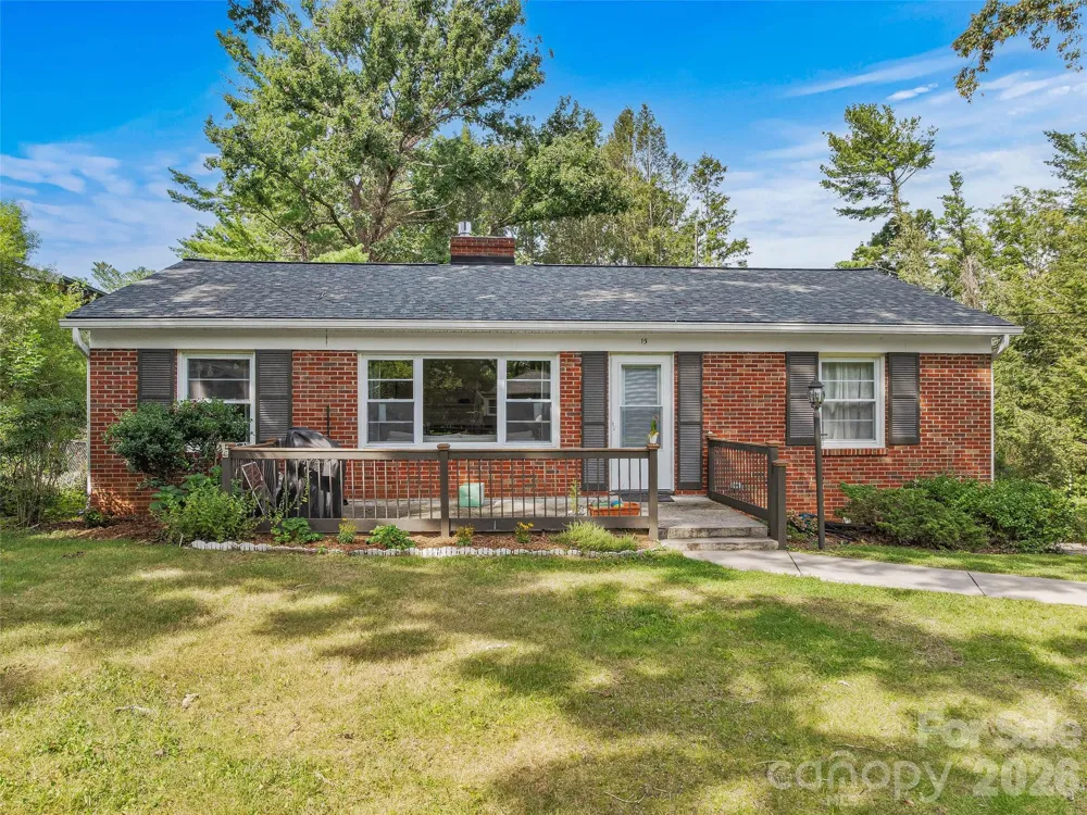 15 Lynnstone Court Asheville, NC 28805