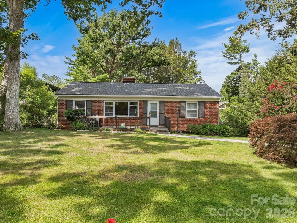 15 Lynnstone Court Asheville, NC 28805