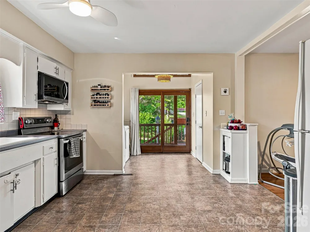 15 Lynnstone Court Asheville, NC 28805