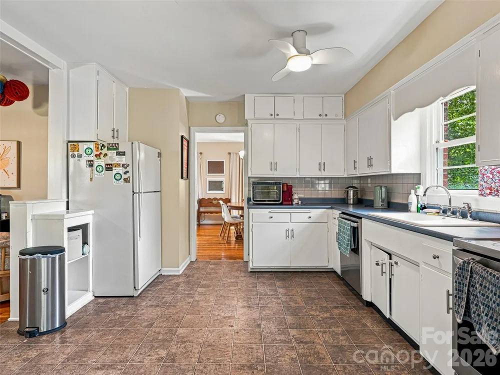 15 Lynnstone Court Asheville, NC 28805