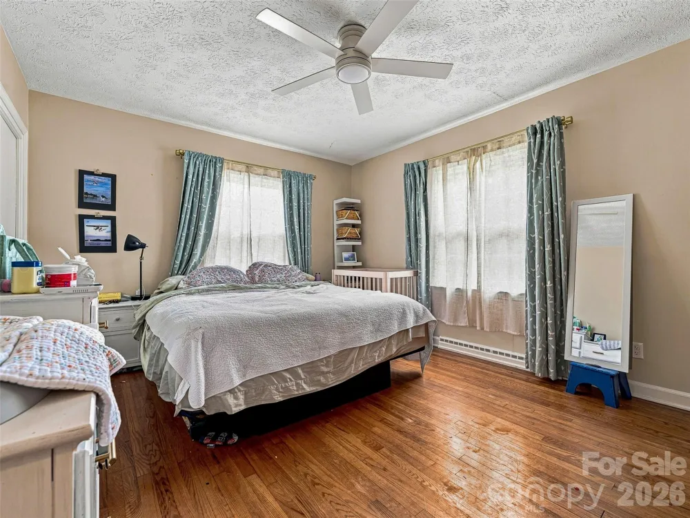 15 Lynnstone Court Asheville, NC 28805