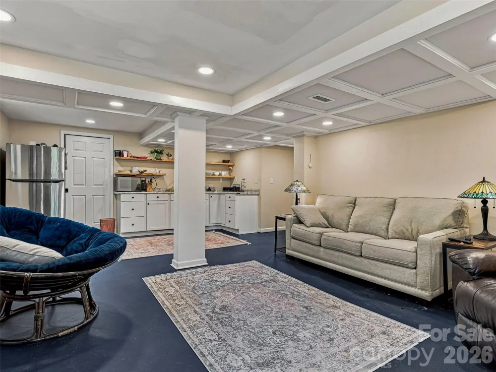 15 Lynnstone Court Asheville, NC 28805