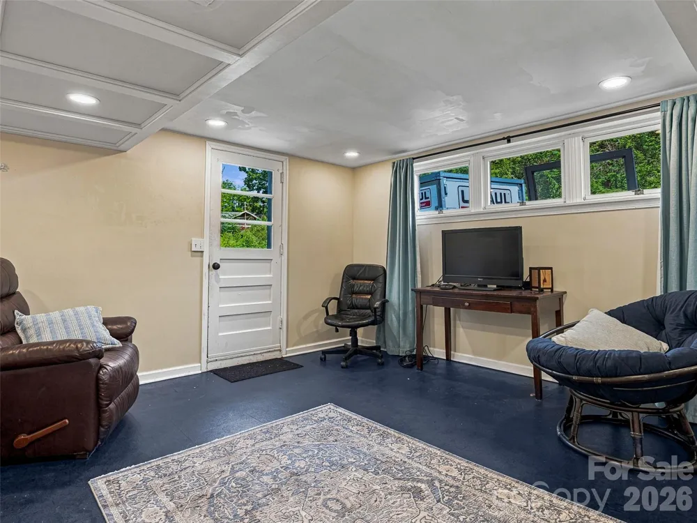15 Lynnstone Court Asheville, NC 28805