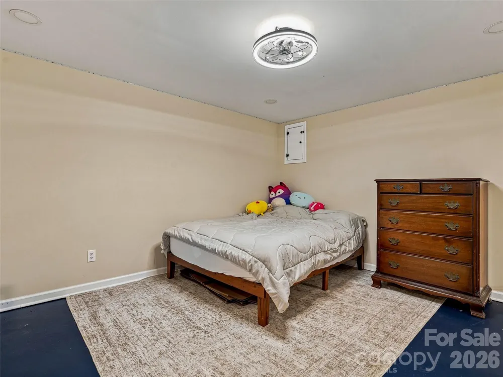 15 Lynnstone Court Asheville, NC 28805